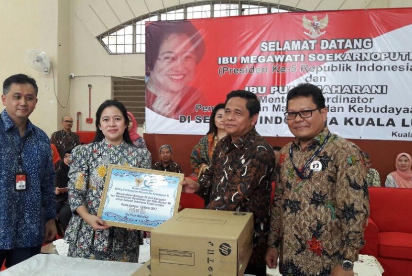  Menteri Koordinator Bidang Pembangunan Manusia dan Kebudayaan (Menko PMK) Puan Maharani, menyempatkan diri melakukan diskusi tentang Kesehatan Tenaga Kerja Indonesia (TKI) dan mengunjungi Sekolah Indonesia Kuala Lumpur (SIKL) 