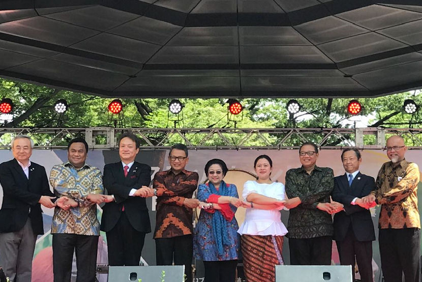  Menteri Koordinator Bidang Pembangunan Manusia dan Kebudayaan (Menko PMK), Puan Maharani, menghadiri rangkaian acara Festival Indonesia di Hibiya Park, Tokyo.