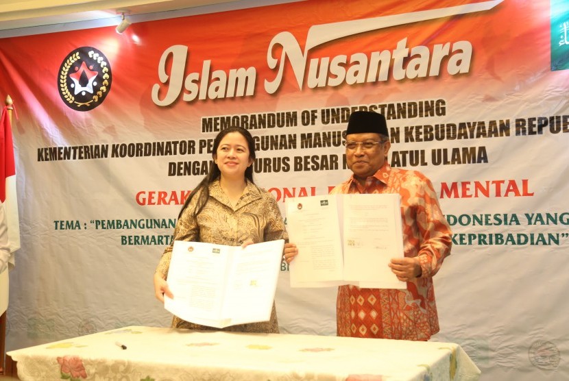 Menteri Koordinator bidang Pembangunan Manusia dan Kebudayaan (Menko PMK) Puan Maharani dan Ketua Umum PBNU KH Said Aqil Siroj di gedung PBNU, Jakarta, Rabu (3/5/2017). 