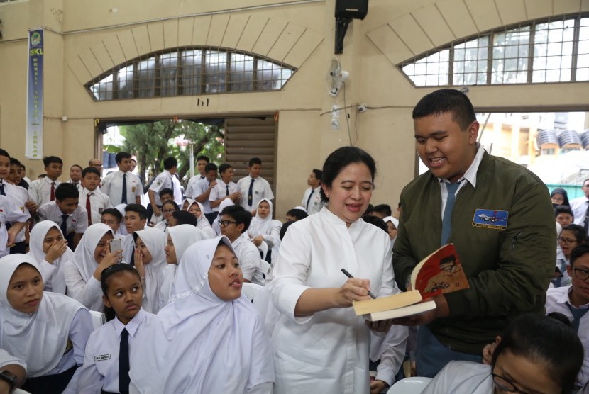 Menteri Koordinator Bidang Pembangunan Manusia dan Kebudayaan (Menko PMK) Puan Maharani berkunjung ke Sekolah Indonesia Kuala Lumpur (SIKL)