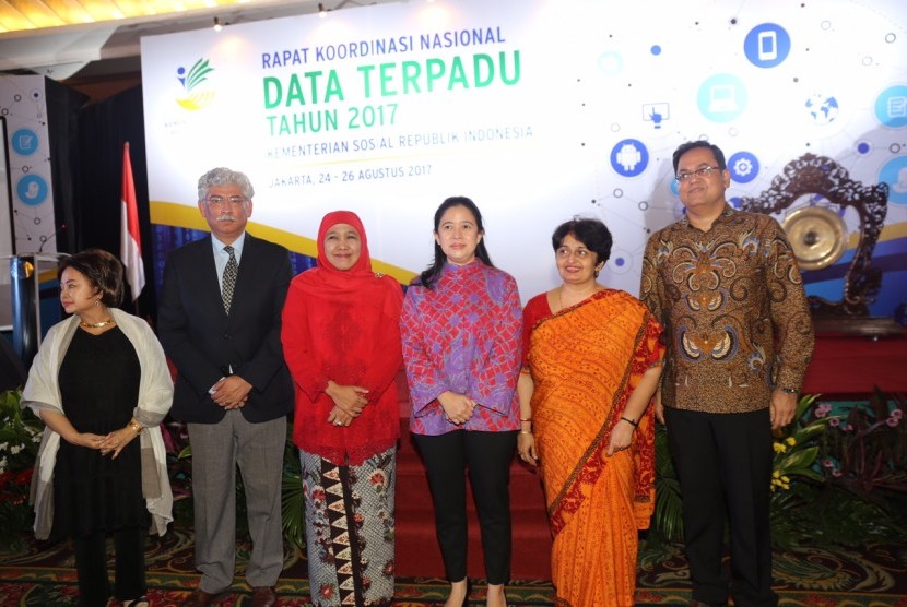 Menteri Koordinator Bidang Pembangunan Manusia dan Kebudayaan (Menko PMK) Puan Maharani, dalam arahannya pada acara pembukaan Rapat Koordinasi Nasional Data Terpadu Tahun 2017, di Hotel Sahid Jakarta, Kamis malam (24/08) mengungkapkan bahwa secara bertahap, penyaluran bantuan sosial ke depan akan dilakukan secara non-tunai. 