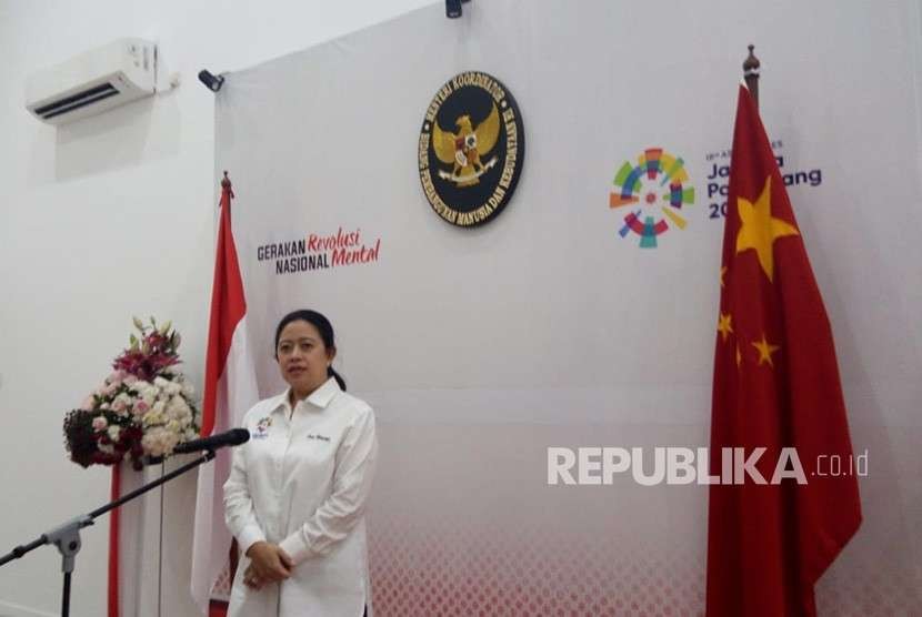 Menteri Koordinator Bidang Pembangunan Manusia dan Kebudayaan (MenkoPMK) RI Puan Maharani saat konferensi pers usai menggelar pertemuan dengan utusan Khusus Presiden RRC H.E Madame Sun Chunlan di kantor Kemenko PMK, Jakarta Pusat, Ahad (19/8).