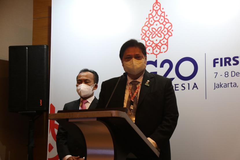 Menteri Koordinator Perekonomian Airlangga Hartarto, Rabu (8/2) mengatakan, Indonesia merupakan salah satu negara yang mampu secara berimbang menangani pandemi dan pemulihan ekonomi nasional (PEN). 