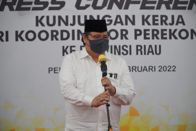 Menteri Koordinator Bidang Perekonomian Airlangga Hartarto saat kunjungan kerja ke Provinsi Riau, Kamis (22/2/2022)