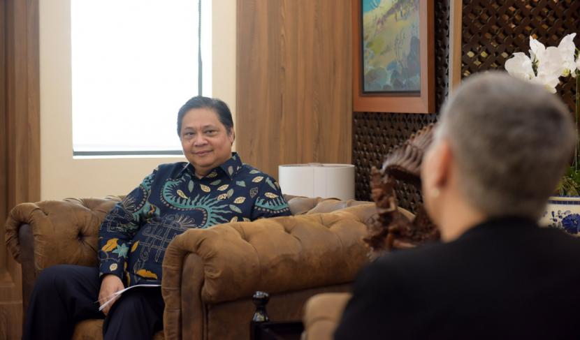Menteri Koordinator Bidang Perekonomian Airlangga Hartarto saat menemui Duta Besar Australia untuk Indonesia HE Penny Williams PSM di Jakarta, Selasa (8/11/2022). 