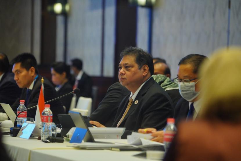 Menteri Koordinator Bidang Perekonomian Airlangga Hartarto saat Pertemuan Dewan Masyarakat Ekonomi ASEAN (MEA) di Phnom Penh, Kamboja. 