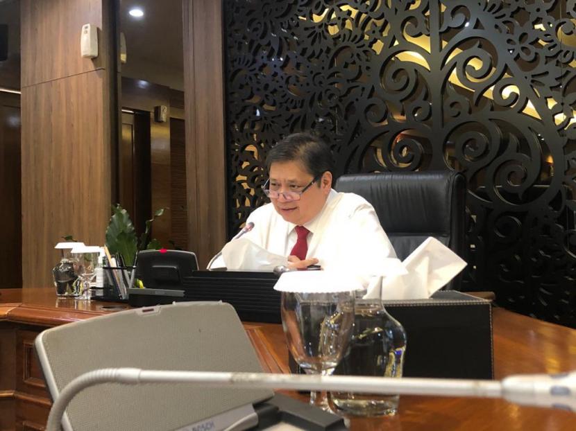 Menteri Koordinator Bidang Perekonomian Airlangga Hartarto saat webinar nasional  nasional 