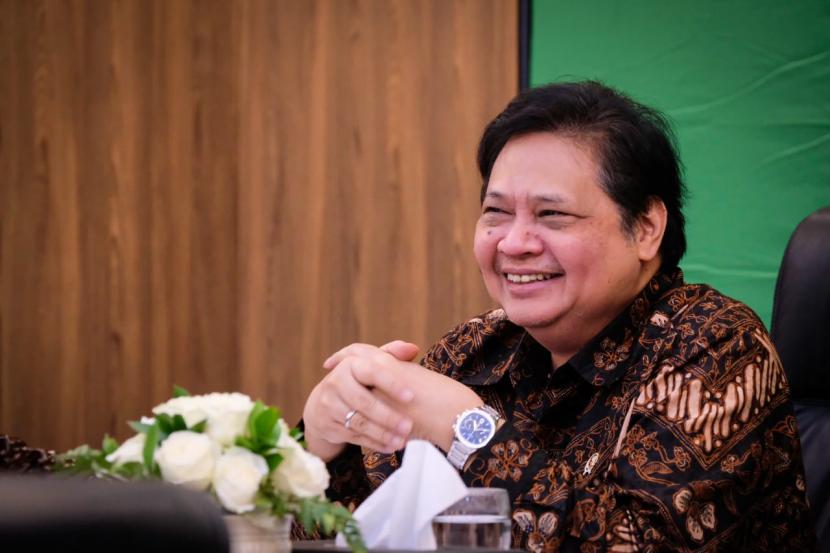 Menteri Koordinator Bidang Perekonomian Airlangga Hartarto, menyatakan percepatan pembangunan ekonomi berbasis inovasi tahapan menuju Indonesia Emas