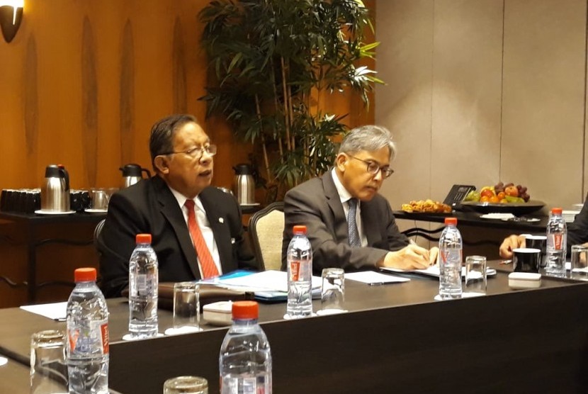 Menteri Koordinator Bidang Perekonomian Darmin Nasution dalam pertemuan Misi Gabungan Negara-negara Penghasil Minyak Sawit (Council of Palm Oil Producing Countries/ CPOPC)  di Brussels, Belgia, Senin (8/4).