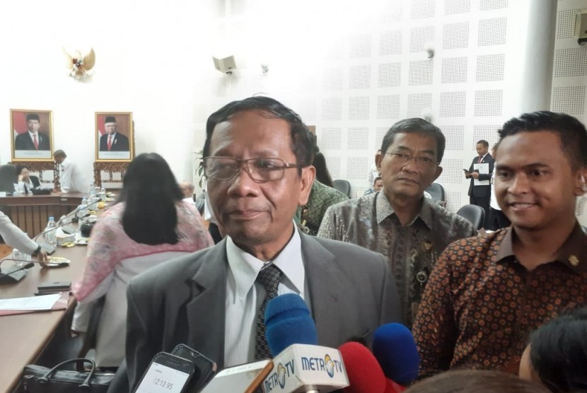 Menteri Koordinator Bidang Politik, Hukum, dan Keamanan Mahfud MD saat ditemui di Kantor Wakil Presiden, Jakarta, Kamis (19/12).