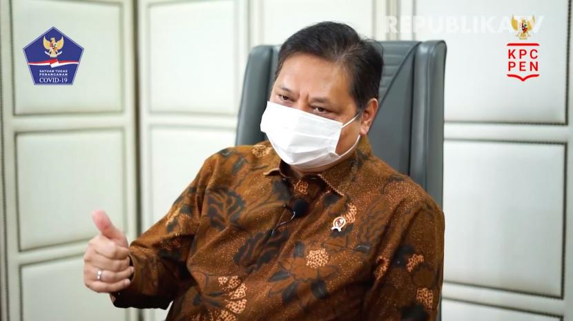 Menteri Koordinator (Menko) Bidang Perekonomian, Airlangga Hartarto. Pemerintah pusat mencata, ada 73 kabupaten/kota yang menjalankan PPKM serentak per hari ini hingga 25 Januari mendatang. 