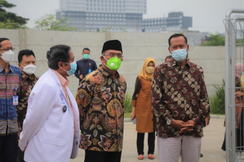 Menteri Koordinator Pembangunan Manusia dan Kebudayaan (Menko-PMK) RI, Profesor Muhadjir Effendy mengunjungi Rumah Sakit Umum (RSU) Universitas Muhammadiyah Malang (UMM).