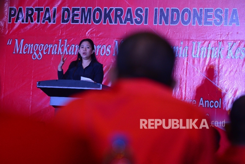 Ketua DPP PDIP Bidang Politik Puan Maharani memberikan kata sambutan sesaat sebelum membuka rapat kordinasi bidang kemaritiman PDIP di Jakarta, Ahad (24/4).