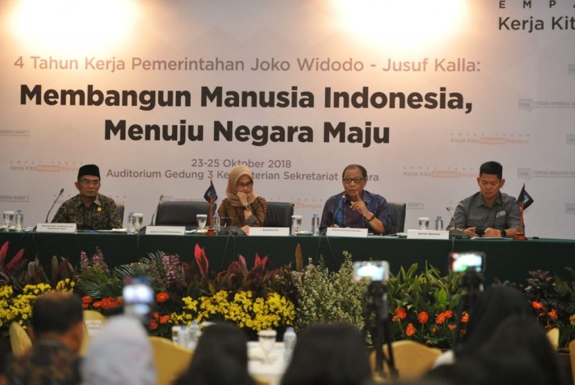 Menteri Koperasi dan UKM Puspayoga memberikan paparan Capaian Kementerian Koperasi dan UKM dalam 4 Tahun Kerja Pemerintahan Joko Widodo - Jusuf Kalla 