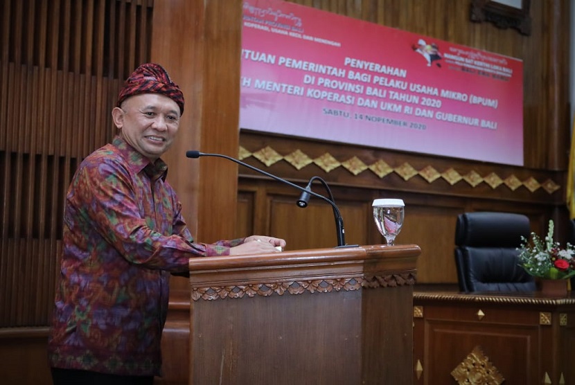 Menteri Koperasi dan UKM Teten Masduki, pada penyerahan Banpres Produktif untuk Usaha Mikro Provinsi Bali, di Denpasar, Sabtu (14/11).