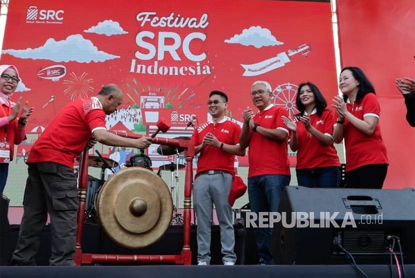 Menteri Koperasi UKM Teten Masduki meresmikan Festival Sampoerna Retail Community (SRC) menyelenggarakan Festival SRC Indonesia 2019 di Parkir Timur Gelora Bung Karno, Ahad (24/11), Senayan Jakarta. Ajang ini diikuti lebih dari 3.000 pelaku UKM termasuk toko kelontong.