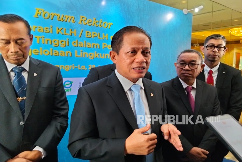 Menteri LH Hanif Faisol mengajak kampus berperan aktif dalam perencanaan dan pengawasan lingkungan.