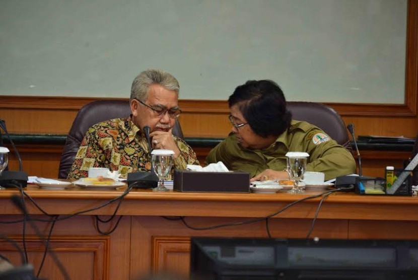  Menteri LHK, Dr. Siti Nurbaya  dan Gubernur Aceh, Zaini Abdullah