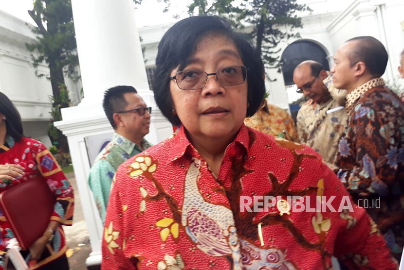Menteri LHK Siti Nurbaya memberikan keterangan pers terkait konferensi tenurial 2017, dan program kehutanan sosial, Rabu (25/10). 