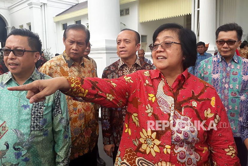 Menteri LHK Siti Nurbaya memberikan keterangan pers terkait konferensi tenurial 2017, dan program kehutanan sosial, Rabu (25/10). 