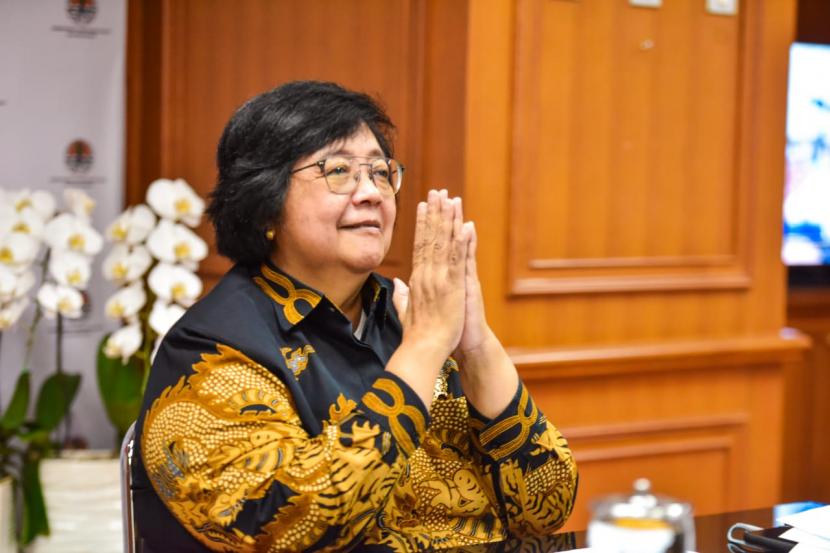 Menteri Ligkungan Hidup dan Kehutanan (LHK), Siti Nurbaya, menjadi pembicara kunci pada acara Week of Indonesia-Netherlands Education and Research (WINNER) yang diselenggarakan secara virtual, pada Rabu (10/3).