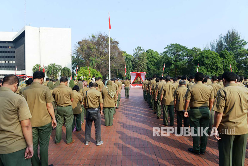  Menteri Lingkungan Hidup dan Kehutanan (LHK) Siti Nurbaya memimpin Upacara Peringatan Hari Lingkungan Hidup Sedunia tanggal 5 Juni, di Plaza Gedung Manggala Wanabakti Jakarta (5/6).