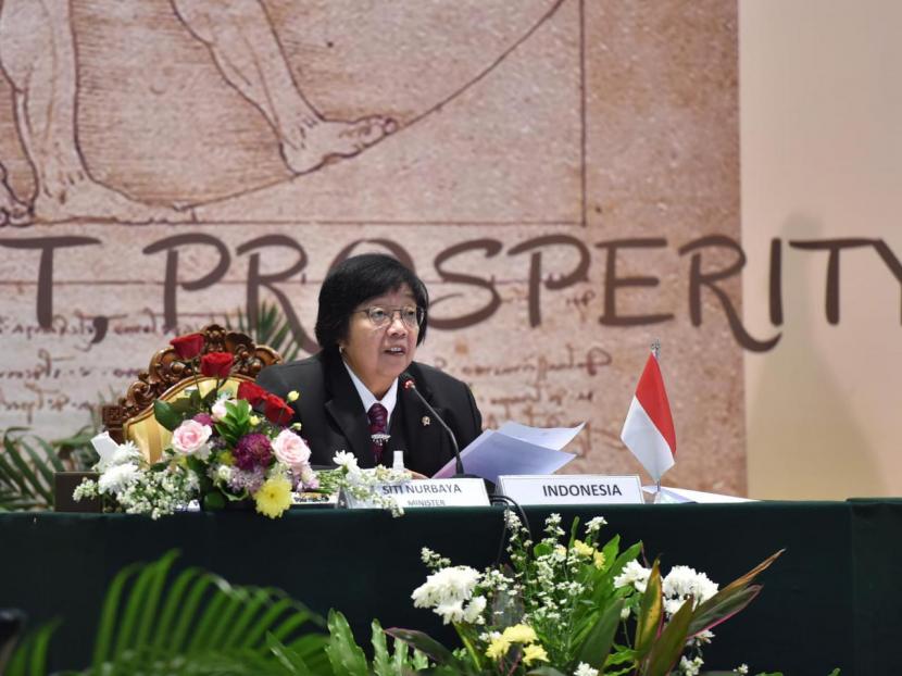 Menteri Lingkungan Hidup dan Kehutanan (LHK), Siti Nurbaya hadir secara virtual bersama Menteri Energi dan Sumber Daya Mineral RI Arifin Tasrif, pada pertemuan para Menteri G20 bertemakan Energy and Climate, Jumat (23/7).