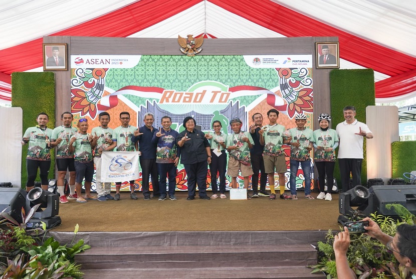 Menteri Lingkungan Hidup dan Kehutanan (LHK) Siti Nurbaya mengajak masyarakat Indonesia untuk lebih mengenal Ibu Kota Nusantara (IKN) di Sepaku, Penajam Paser Utara, Kalimantan Timur (Kaltim).
