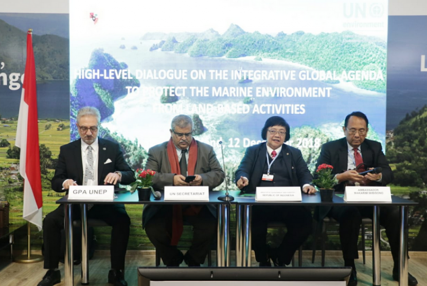Menteri Lingkungan Hidup dan Kehutanan Siti Nurbaya Bakar dalam  salah satu acara diskusi dalam forum internasional COP 24 UNFCCC di  Katowice, Polandia pada Rabu (12/12) waktu setempat. 