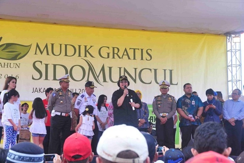 Menteri Lingkungan Hidup dan Kehutanan, Siti Nurbaya yang hadir pada acara yang digelar di area Museum Purna Bhakti Pertiwi, Taman Mini Indonesia Indah, Jakarta, Jumat (1/7).
