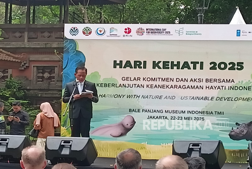 Menteri Lingkungan Hidup Hanif Faisol dalam peringatan Hari Keanekaragaman Hayati di Jakarta, Rabu (22/5/2025)