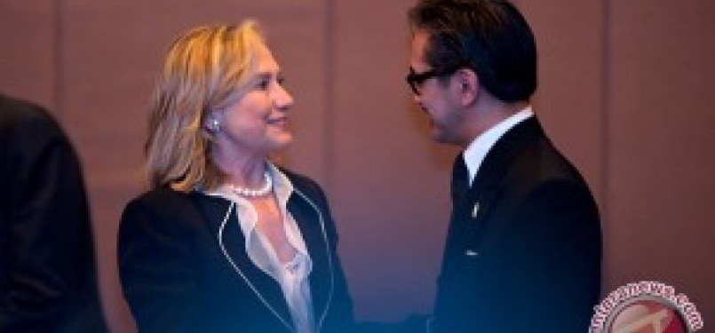 Menteri Luar Negeri Amerika Serikat, Hillary Clinton dan Menlu Indonesia Marty Natalegawa