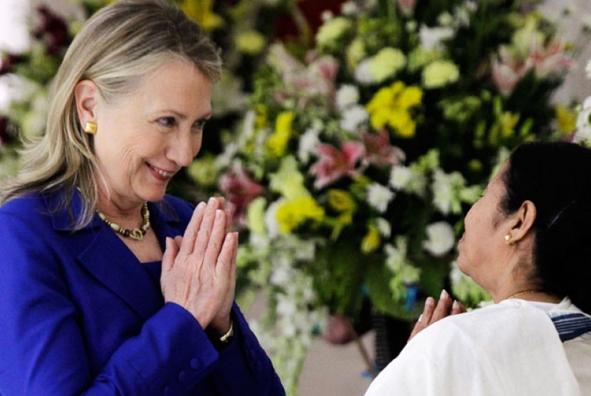 Menteri Luar Negeri AS Hillary Clinton bertemu dengan Menteri Bengal Barat Mamata di Kolkata Banerjee  