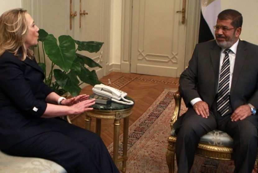 Menteri Luar Negeri AS, Hillary Clinton bertemu Presiden Mesir Muhammed Mursi