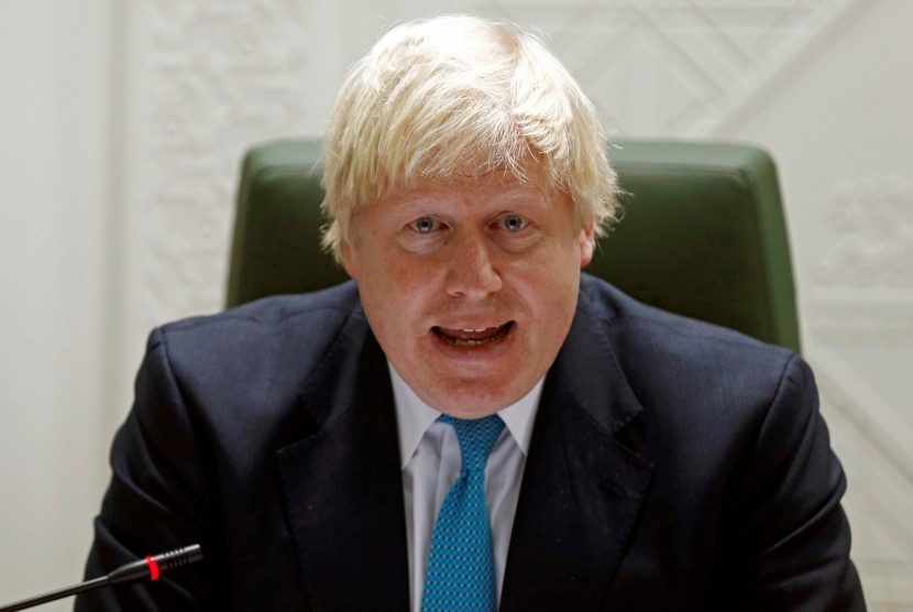 PM Inggris Boris Johnson bertemu para menteri termasuk Menlu Dominic Raab. Ilustrasi.
