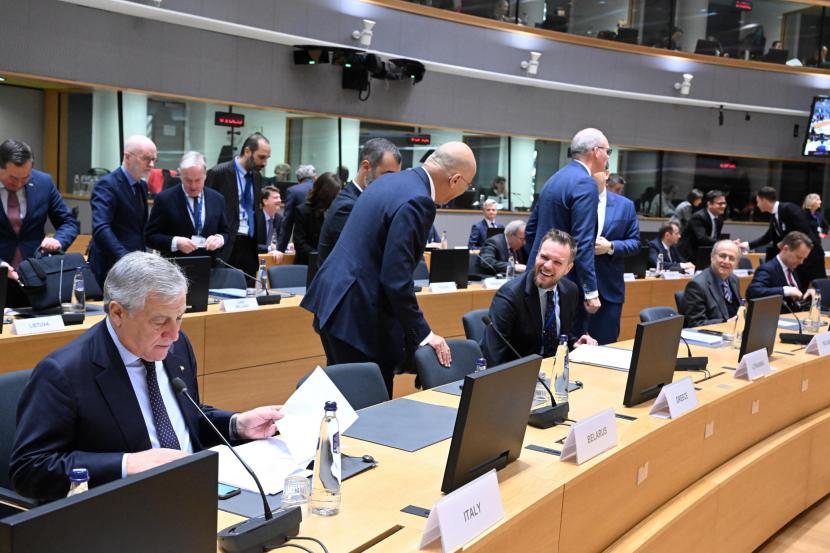 Menteri Luar Negeri Italia, Antonio Tajani, di Gedung Europa untuk menghadiri sarapan kerja para Menteri Luar Negeri tentang masa depan Kemitraan Timur di Brussels, Belgia, 12 Desember 2022.