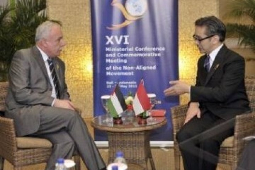 Menteri Luar Negeri Palestina Riyad Malki (kiri).