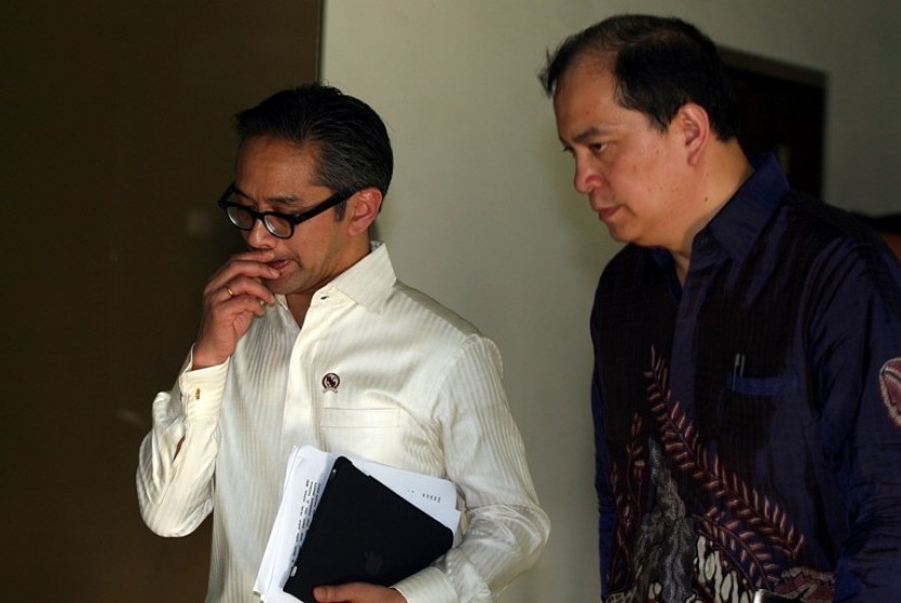 Menteri Luar Negeri Marty Natalegawa dan Juru Bicara Kemenlu Michael S Tene