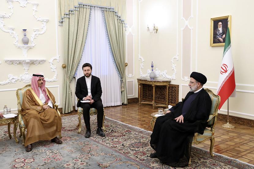Presiden Iran Ebrahim Raisi menerima kunjungan Menteri Luar Negeri (Menlu) Arab Saudi Pangeran Faisal bin Farhan, Sabtu (17/6/2023). 