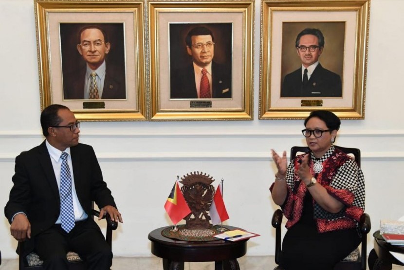 Menteri Luar Negeri (Menlu) Indonesia Retno LP Marsudi dalam pertemuan bilateral dengan Menlu Timor Leste di Kemenlu, Jakarta, Jumat (17/5).