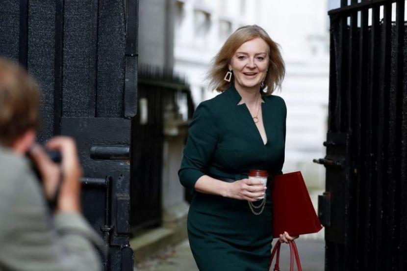 Menteri Luar Negeri (Menlu) Inggris Elizabeth Mary Truss alias Liz Truss.