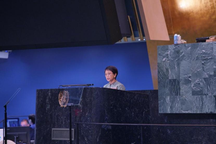 Menteri Luar Negeri (Menlu) RI Retno Marsudi berpidato di Sidang Majelis Umum PBB ke-77 di New York, Senin (26/9/2022) 