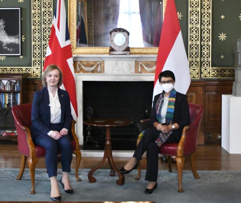 Menteri Luar Negeri (Menlu) RI Retno Marsudi dan Menlu Inggris Liz Truss melakukan pertemuan bilateral di London, Inggris, Selasa (19.4.2022) waktu Inggris 