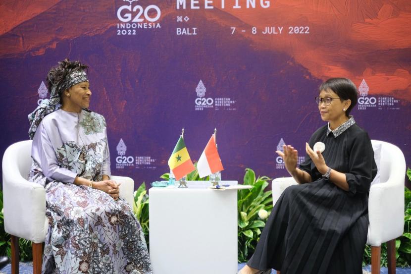 Menteri Luar Negeri (Menlu) RI Retno Marsudi melakukan pertemuan bilateral dengan Menlu Senegal Aissata Tall Sall di Bali, Rabu (6/7/2022)