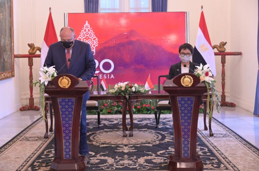 Menteri Luar Negeri (Menlu) RI Retno Marsudi telah melakukan pertemuan dengan Menlu Mesir Sameh Shoukry di Gedung Pancasila, Kementerian Luar Negeri (Kemenlu) RI, Jakarta, Jumat (18/3/2022)