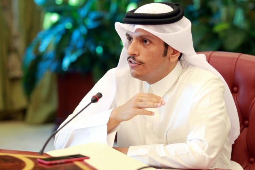 Menteri Luar Negeri Qatar Syeikh Mohammed bin Abdulrahman al-Thani berbicara kepada wartawan di Doha, Qatar, Kamis, 8 Juni 2017.