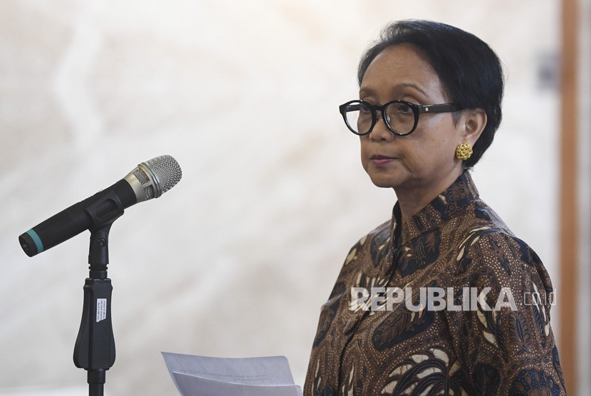 Menteri Luar Negeri Retno LP Marsudi memberikan pernyataan pers terkait larangan masuk sementara bagi warga negara asing ke Indonesia di Kantor Kementerian Luar Negeri Jakarta, Kamis (5/3/2020).