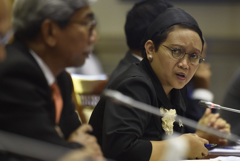 Menteri Luar Negeri Retno Marsudi (kanan).