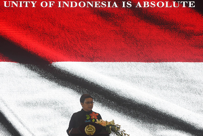 Menteri Luar Negeri Retno Marsudi menyampaikan pernyataan pers tahunan di Kementerian Luar Negeri, Jakarta, Kamis (7/1).