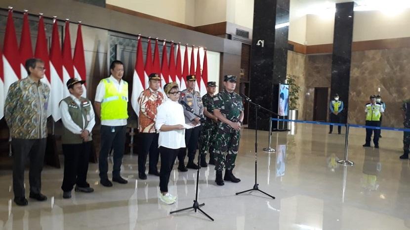 Menteri Luar Negeri Retno Marsudi menyampaikan pernyataan pers terkait kedatangan warga negara Indonesia (WNI) yang berhasil dievakuasi dari wilayah konflik di Sudan. Ratusan WNI evakuasi dari Sudan tiba di Bandara Internasional Soekarno Hatta pada Jumat (28/4/2023).